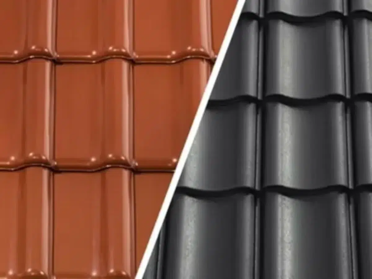 brązowa dachówka glazurowana oraz czarna dachówka angobowana. Przedstawia rodzaje dachówek oraz pomaga odpowiedzieć Jak wybrać odpowiednią dachówkę dla swojego domu